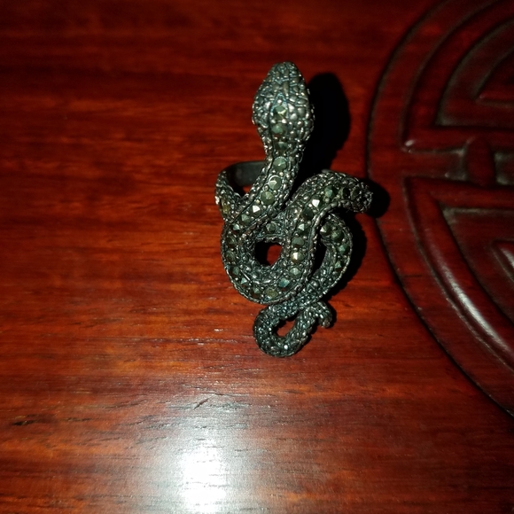 Ring - Picture 3 of 3